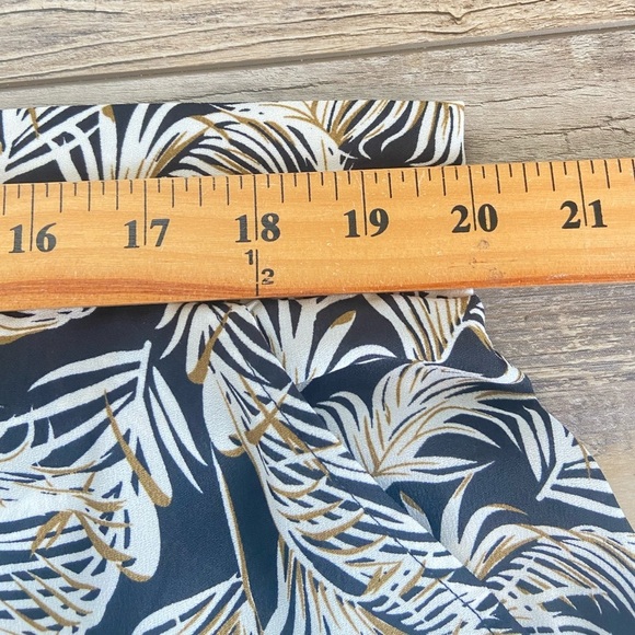 Max Studio Tropical Floral Wide Leg Crop Pants Size 2X Black Cream Pull On NWT - Picture 6 of 12